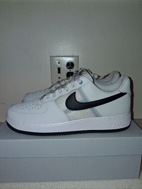 SIZE 11.5M - NIKE AIR FORCE 1 '07 LV8 SE, MESH TAPE/PHOTON DUST/UNIVERSITY BLUE.